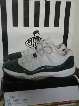 Sepatu Jordan 11 Retro Low, Snakeskin, size 46