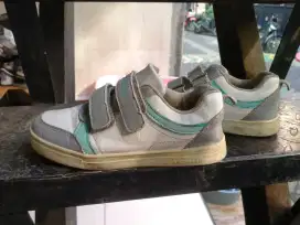 sepatu anak bekas original size 31