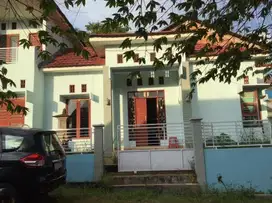 Di kontrakan rumah 2 lantai dengan 4 kamar tidur