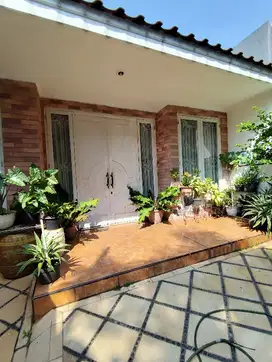 Rumah Clasic siap huni di Pulomas Jakarta Timur
