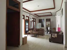 Rumah Lama Kokoh 1 Lantai dalam Komplek di Cinere, Jalan Lebar
