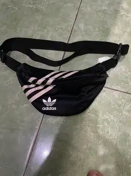 tas waistbag merk adidas