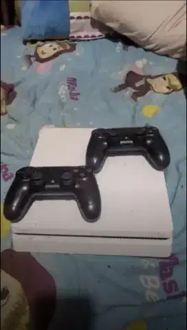 PS4 slim ( 500GB )