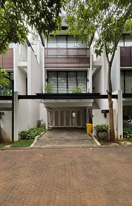 Rumah Serenia Hills 3 lantai Quantum Fasilitas lengkap Jakarta Selatan