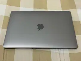 macbook pro 2017 touch bar 8/256gb