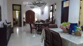 Rumah 2 Lantai, Cantik Terawat Di Tebet Timur, dan Hanya Satu Menit Ke