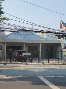 Dijual Rumah dengan Ruang Usaha Komersial di daerah Cikini, Menteng, J