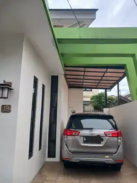 Rumah Rapi Bersih Di Pinggir Jalan Swadaya Bilangan Jaksel