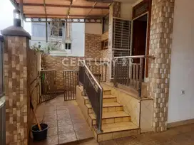 Rumah 2 Lantai Di Komplek Gading Residence