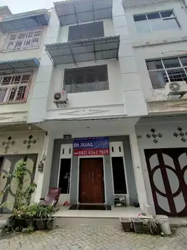 Rumah di Komplek Tapian Mas Gatot Subroto