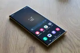 Di jual ajah hp samsung s23 ultra komplit lecet pemakean  ajah