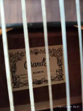 Gitar Akustik Seperti Baru