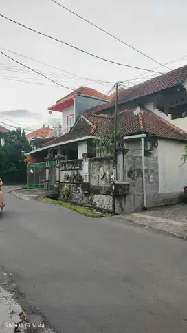 Dijual tanah bonus rumah lantai 2   Jalan utama dalung permai