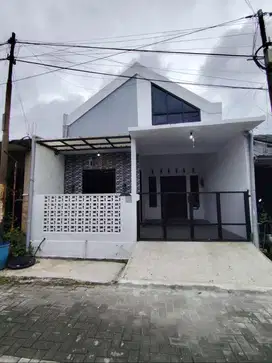 RUMAH CANTIK DI PURI DINAR MAS METESEH SEMARANG
