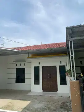 RUMAH SECOND RASA BARU DALAM KOMPLEK TEMBUNG