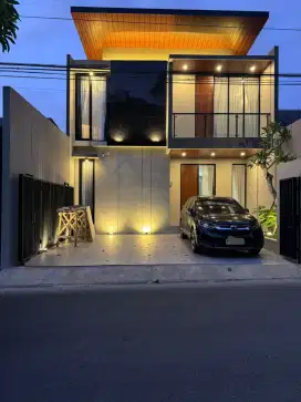 Rumah Mewah Full Furnished di Banjeng Maguwoharjo dekat Kampus UNRIYO