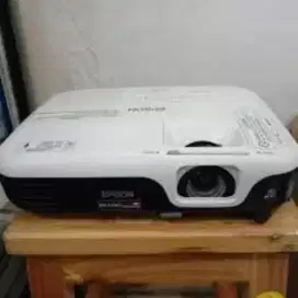 Proyektor epson ebx100 terang,  siap pakai