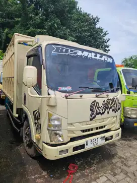 Isuzu NMR 81 dobel 6 roda bak besi central  tahun 2018