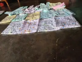 Menjual pakaian anak bayi