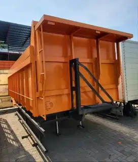 MURAH Dumptruck engkel 4x2 Isuzu Giga UD truck Quester dump truk