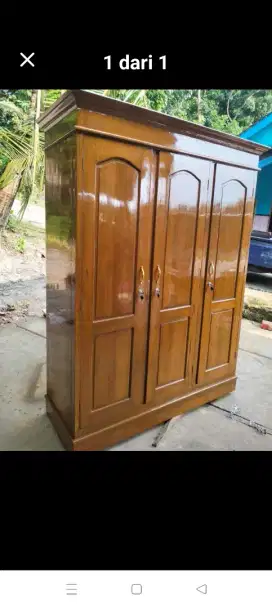 Lemari jati tiga pintu