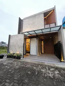 RUMAH MEWAH 2 LANTAI FULL FURNISHED SUKUN