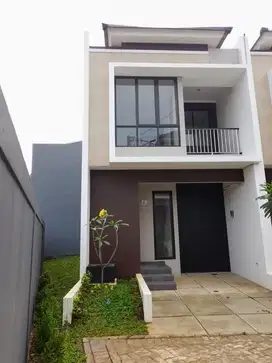 Rumah baru minimalis modern dengan tanah yg luas dan siap huni