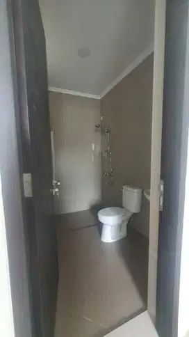 Dijual rumah asri 2 lantai di Budisari