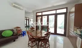 Rumah Pakuwon City Jalan Utama Diluar cluster