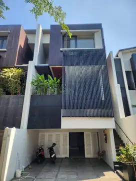 Dijual Townhouse dekat Mall Citos Jakarta Selatan