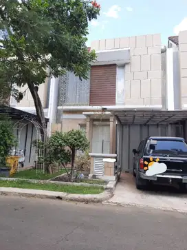 RUMAH 2 LANTAI DENGAN KOLAM RENANG PRIBADI