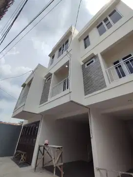 rumah mewah modern di percetakan negara 3 lantai  Jakarta pusat