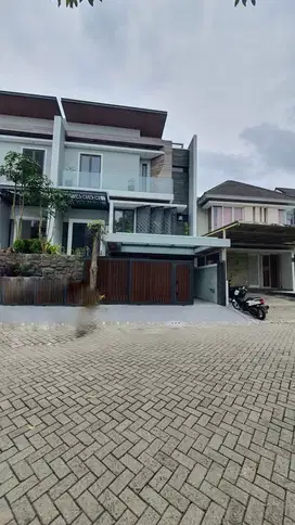 Rumah 3 Lantai di Citraland Taman Puspa Raya, Sisa 1 Unit Aja