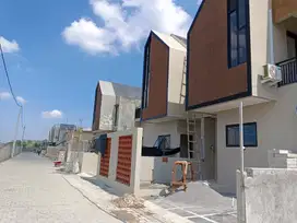 BISMILLAH DIJUAL RUMAH 2 LANTAI ONE GATE Sistem DI PAULAN COLOMADU
