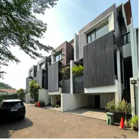 RUMAH MODERN TROPICAL CILANDAK BELAKANG CITOS