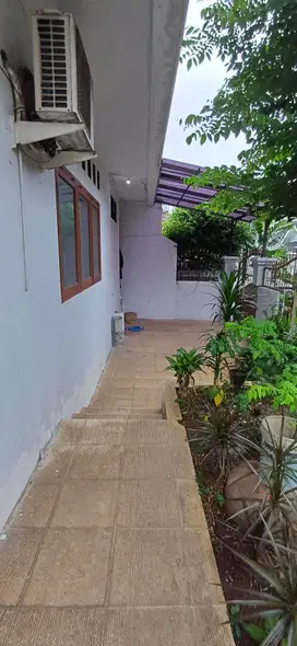 Rumah 2 lantai SHM Hook Semi Furnished Camar Bintaro sek 3 CL 140