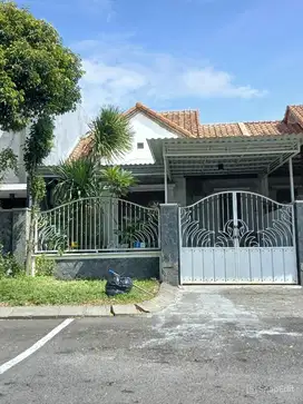 Disewakan Rumah 1,5lt Minimalis Di Taman Puspa Raya Citraland Surabaya