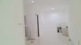 DIJUAL RUMAH 2 1/2 LANTAI CITRA 5 JAKARTA BARAT