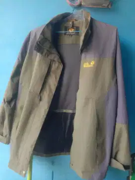 Jaket gunung wolfkin