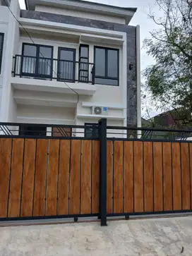 Dijual rumah baru 2 lt di Regency Melati Mas lt.90m hanya 1,6 M