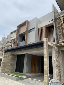 Rumah Baru 2 Lantai Strategis Dekat UGM, Pakuwon, Amplaz