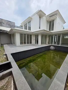 RUMAH PAKUWON INDAH DENGAN KOLAM RENANG