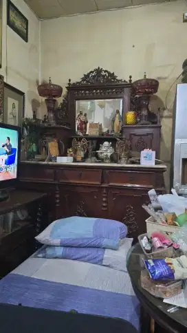 Lemari deswar 3 pintu bahan Jati antik