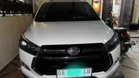Dijual toyota kijang Innova venturer 2019