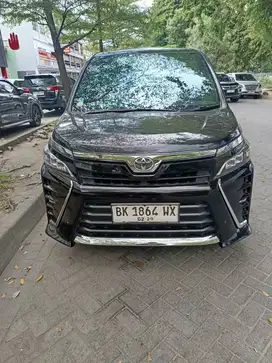 Toyota Voxy - Hitam Matic 2018