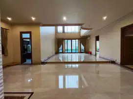 Disewakan Rumah Pondok Indah 650 m2 Furnish Parkir Luas 715 Juta/Tahun