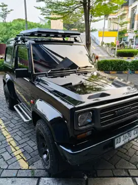 Dijual taft rocky 1996 hitam 4*4