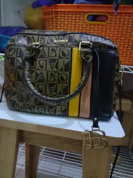 Tas Bonia wanita premium ukuran sedang