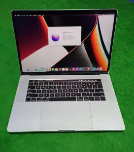 Macbook Pro 2016 15inch i7 16/256 Silver Dual VGA mulus murah