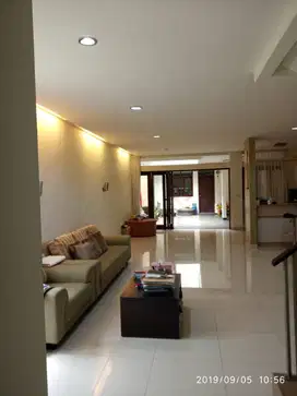 Langka, Rumah 2 Lantai Strategis Di Setraduta Hegar Kota Bandung